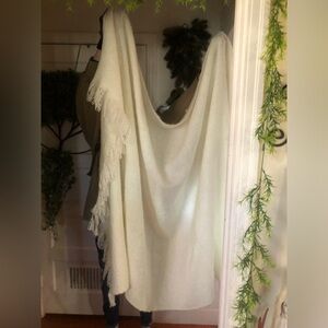 Cream color Soft Blanket. Like NEW